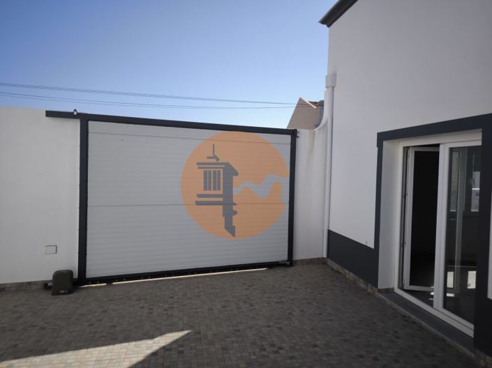 Image No.7-5 Bed House for sale