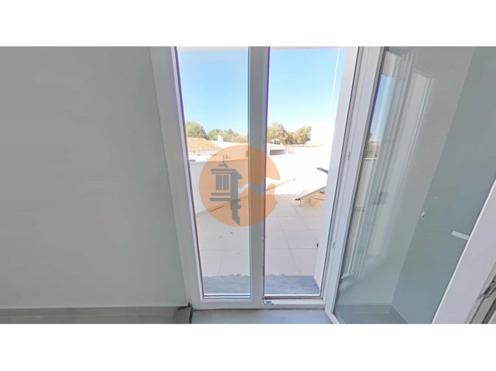 Image No.70-5 Bed House for sale