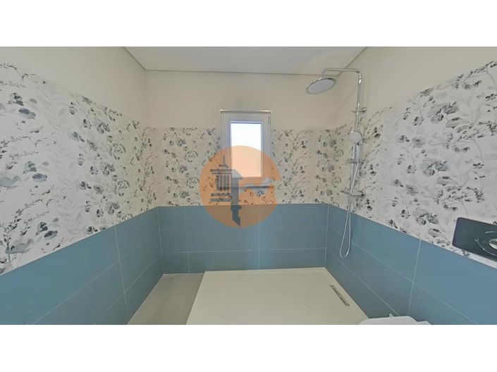 Image No.72-5 Bed House for sale