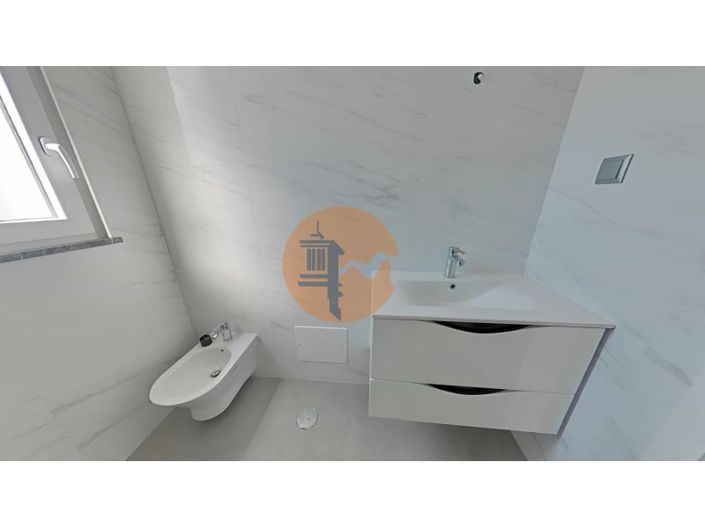 Image No.75-5 Bed House for sale