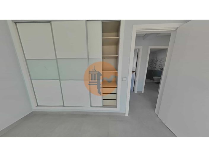 Image No.76-5 Bed House for sale