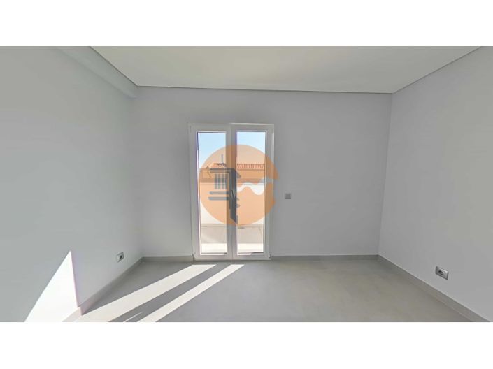 Image No.77-5 Bed House for sale