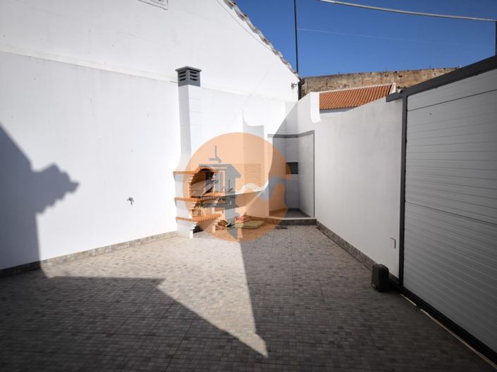 Image No.8-5 Bed House for sale