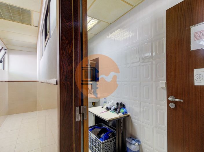 Image No.19-2 Bed Commercial for sale