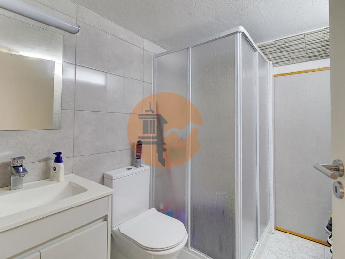 Image No.38-2 Bed Commercial for sale