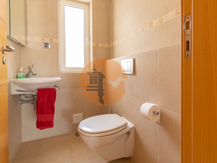 Image No.11-3 Bed House for sale