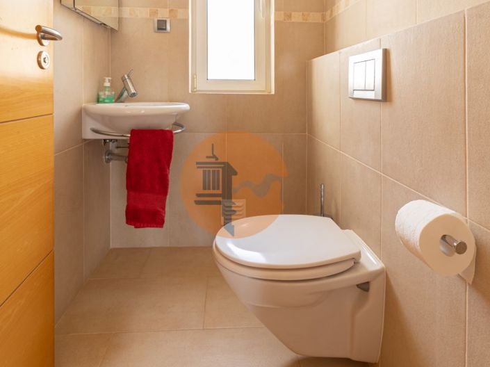 Image No.12-3 Bed House for sale