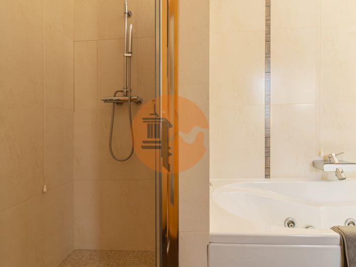 Image No.16-3 Bed House for sale