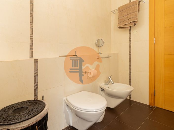 Image No.17-3 Bed House for sale