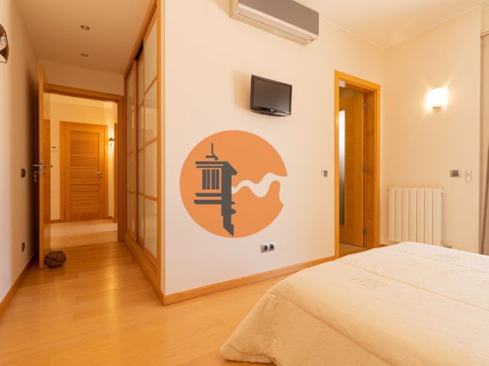 Image No.31-3 Bed House for sale