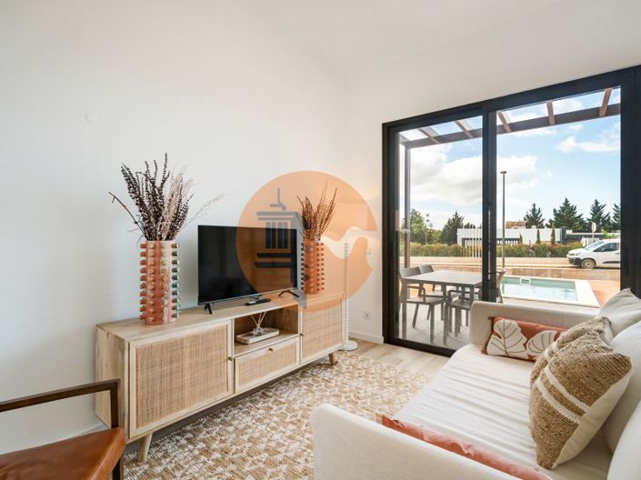 Image No.11-2 Bed House for sale