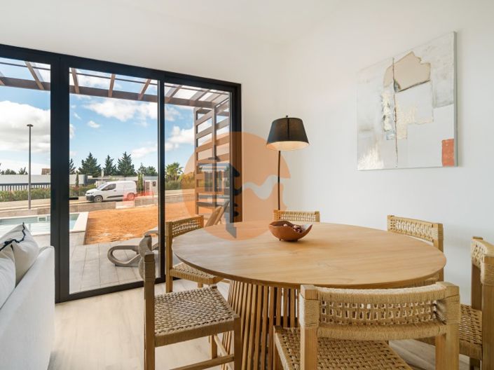 Image No.13-2 Bed House for sale