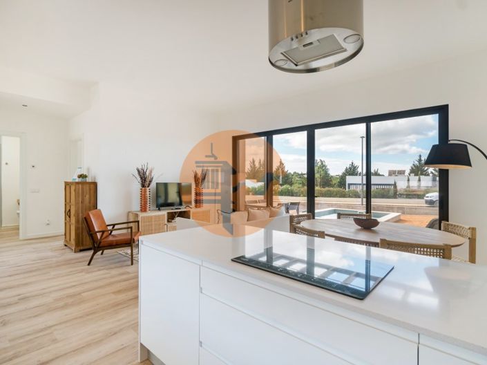 Image No.18-2 Bed House for sale