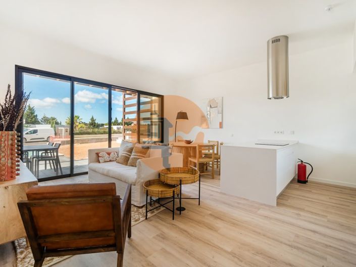 Image No.8-2 Bed House for sale