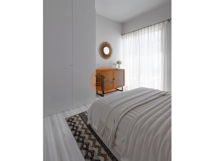 Image No.20-2 Bed House for sale