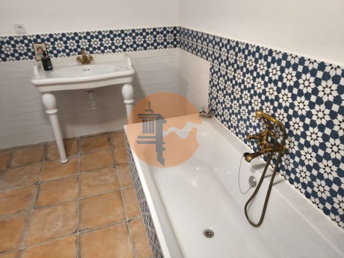 Image No.20-1 Bed House for sale