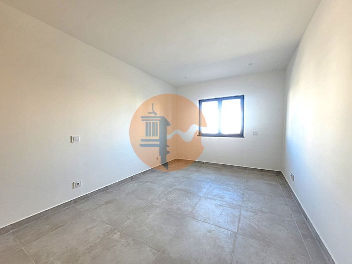 Image No.19-2 Bed Apartment for sale