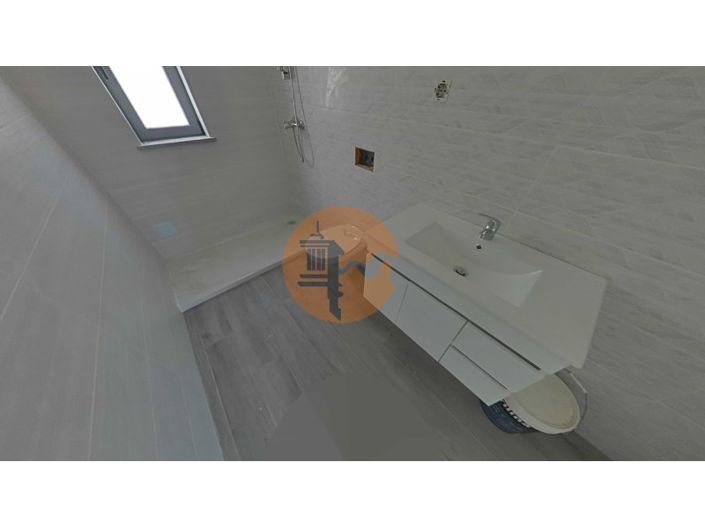 Image No.11-3 Bed House for sale