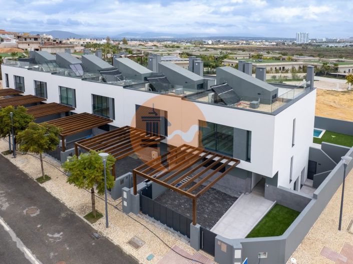 Image No.27-4 Bed House for sale