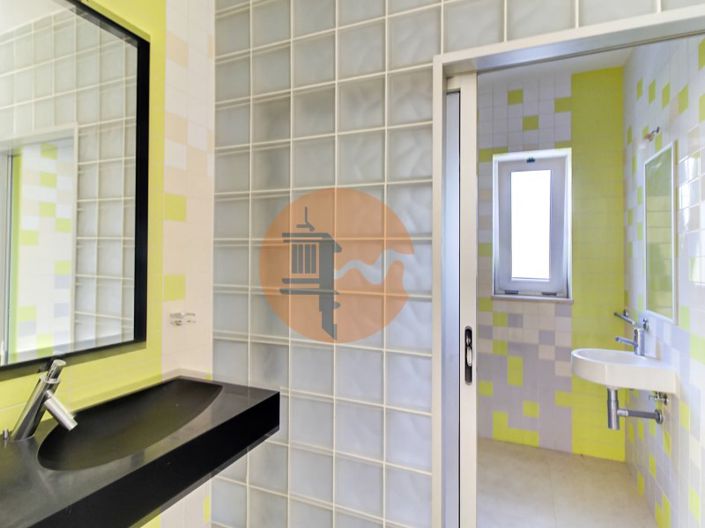 Image No.17-4 Bed House for sale