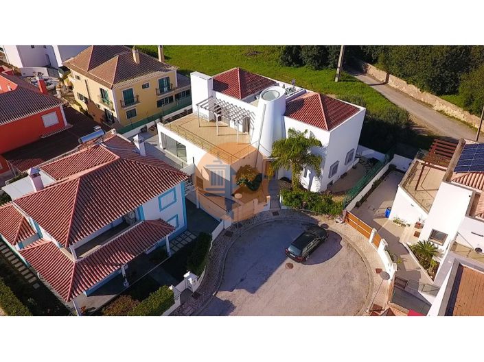 Image No.2-4 Bed House for sale