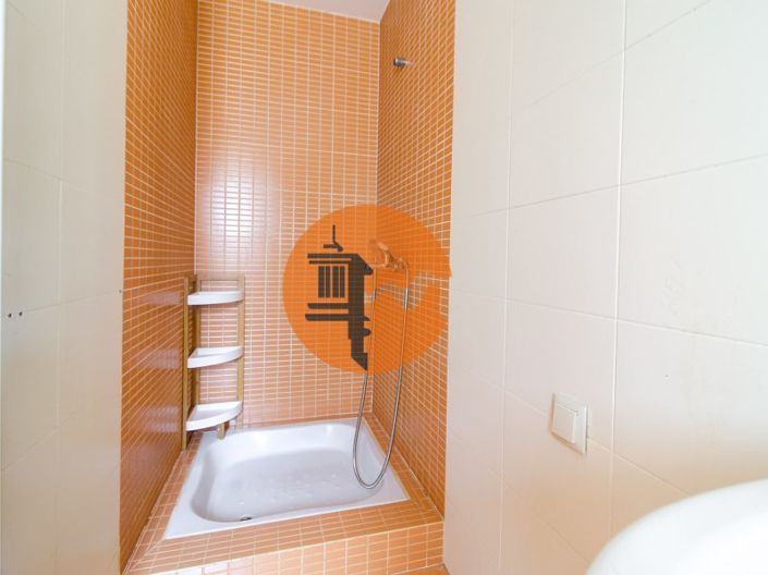 Image No.21-4 Bed House for sale