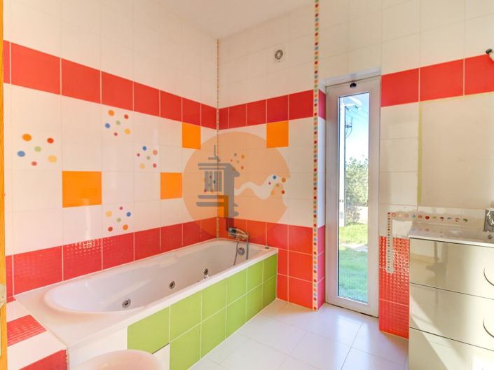 Image No.26-4 Bed House for sale