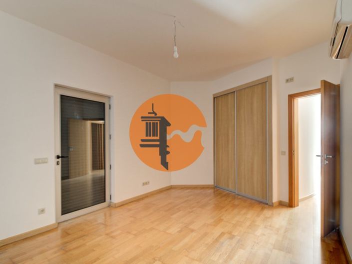 Image No.29-4 Bed House for sale