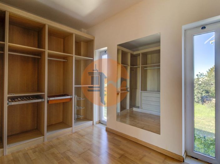 Image No.31-4 Bed House for sale