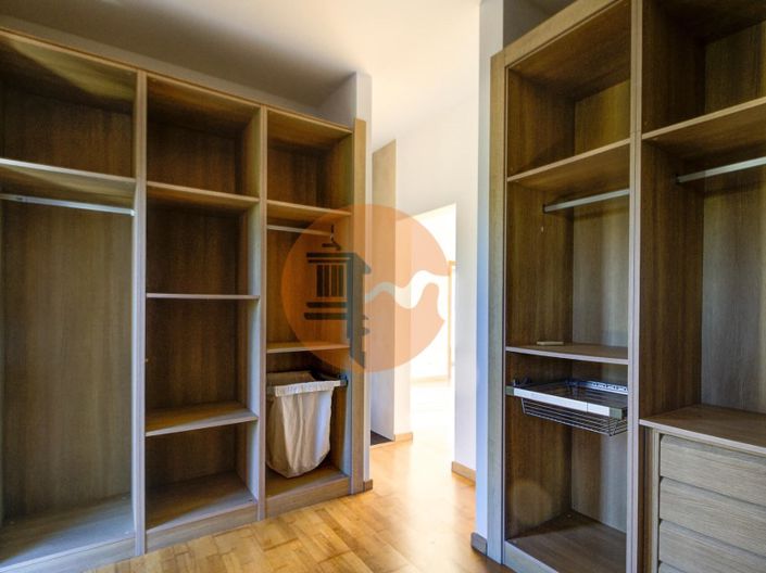 Image No.32-4 Bed House for sale