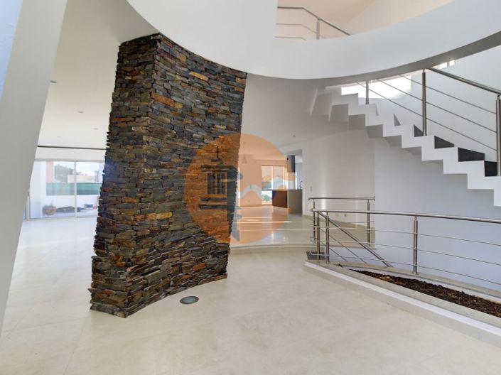 Image No.5-4 Bed House for sale