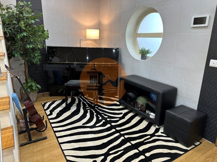 Image No.10-5 Bed House for sale