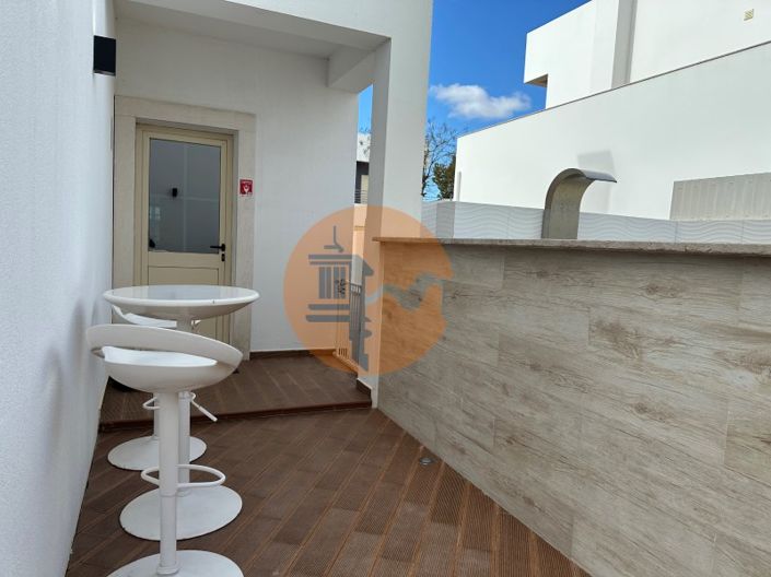 Image No.104-5 Bed House for sale