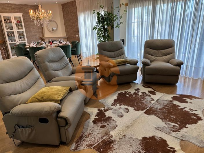 Image No.16-5 Bed House for sale