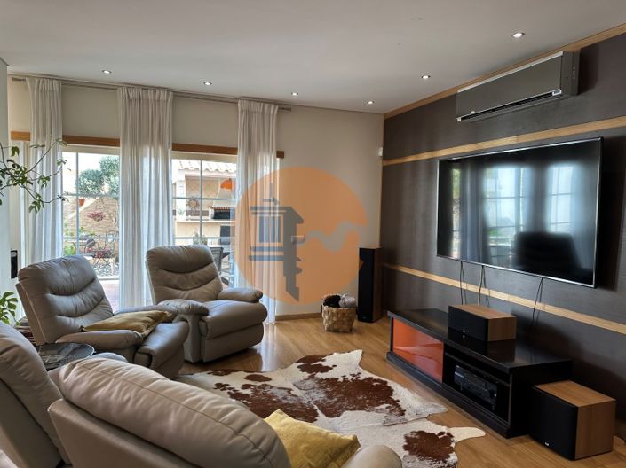 Image No.19-5 Bed House for sale