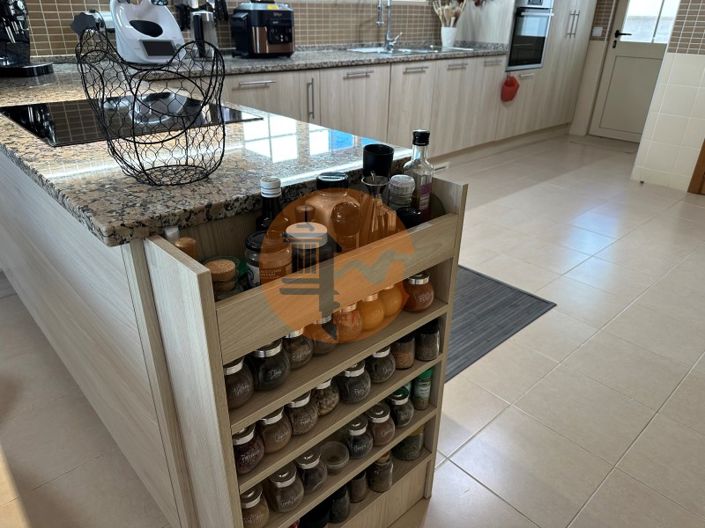 Image No.37-5 Bed House for sale