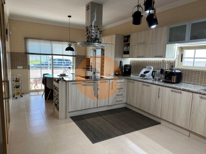 Image No.38-5 Bed House for sale