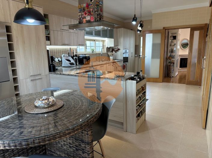 Image No.42-5 Bed House for sale