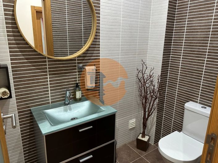 Image No.45-5 Bed House for sale