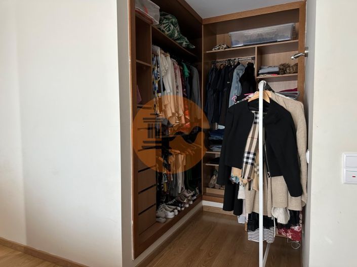 Image No.50-5 Bed House for sale