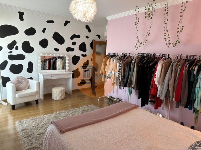 Image No.55-5 Bed House for sale