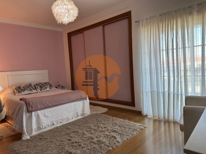 Image No.56-5 Bed House for sale