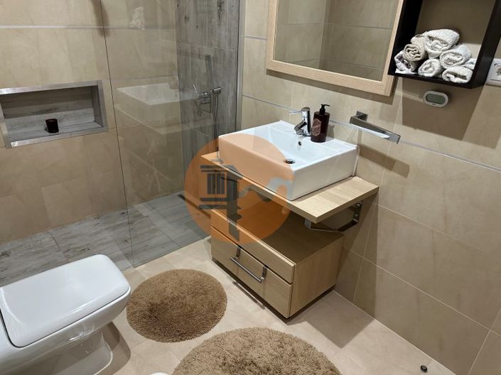 Image No.61-5 Bed House for sale