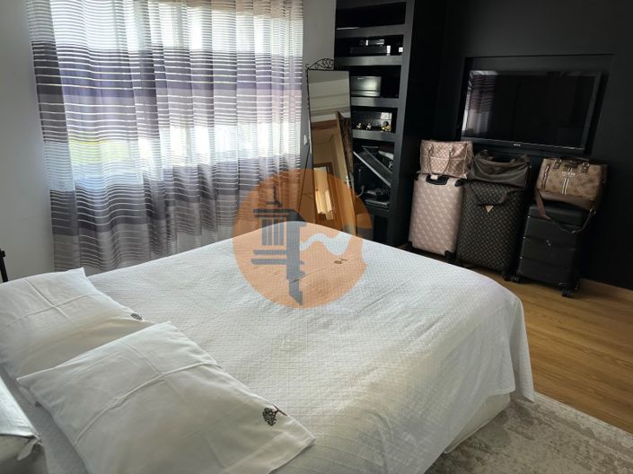 Image No.64-5 Bed House for sale