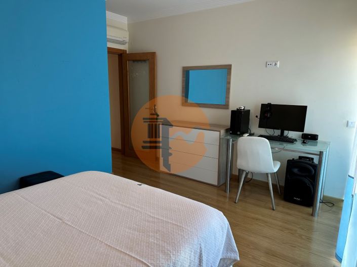 Image No.68-5 Bed House for sale