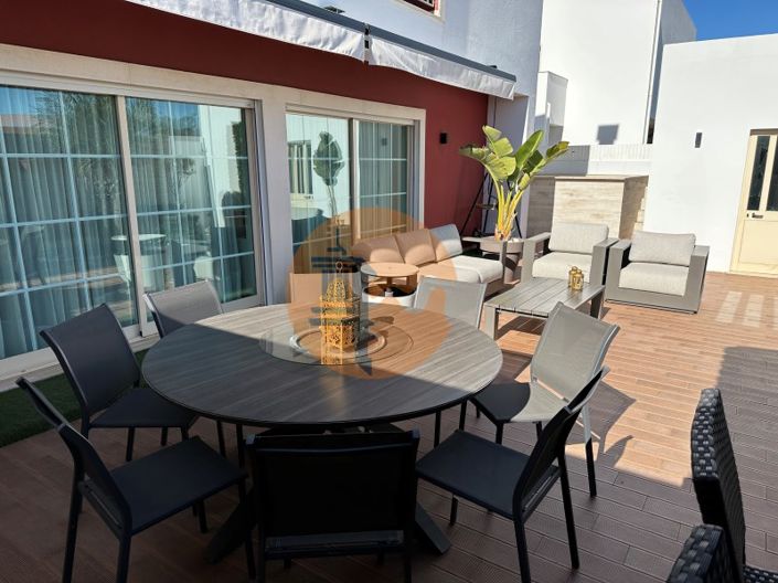 Image No.1-5 Bed House for sale