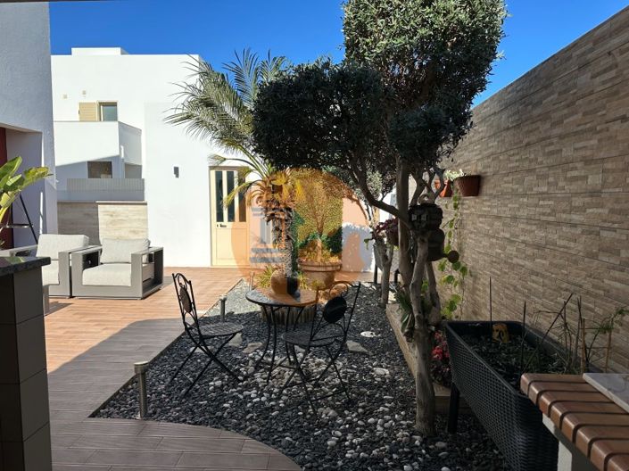 Image No.83-5 Bed House for sale