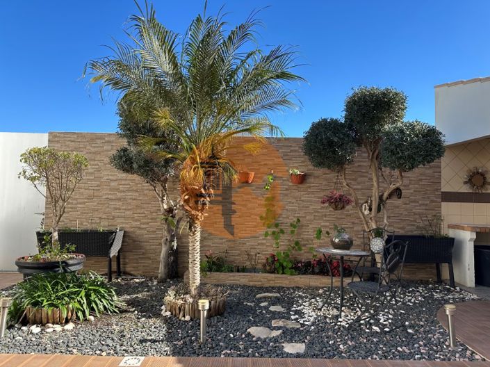 Image No.86-5 Bed House for sale