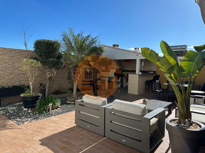 Image No.90-5 Bed House for sale