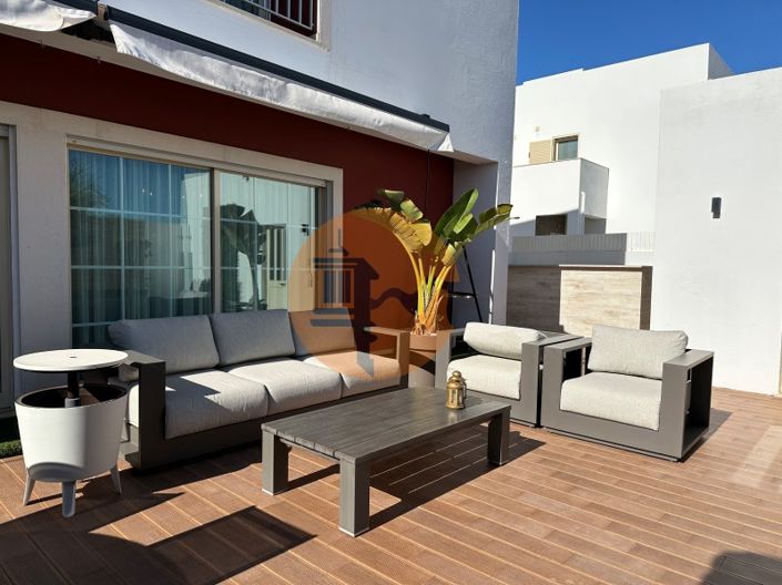 Image No.1-5 Bed House for sale